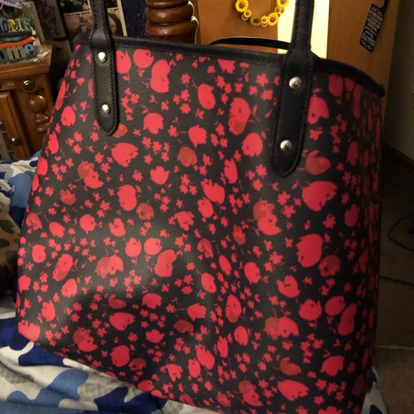 Woman’s reversible coach tote - Picture 5 of 5